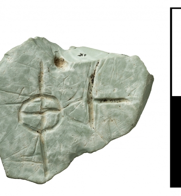 FROM MARKING TO WRITING? A PICROLITE INSCRIBED PLAQUE FROM ERIMI IN CYPRUS