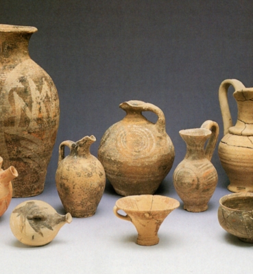 THE CERAMIC DEPOSITS AT ANEMOSPILIA (ARCHANES): A CENTRAL CRETAN PERSPECTIVE